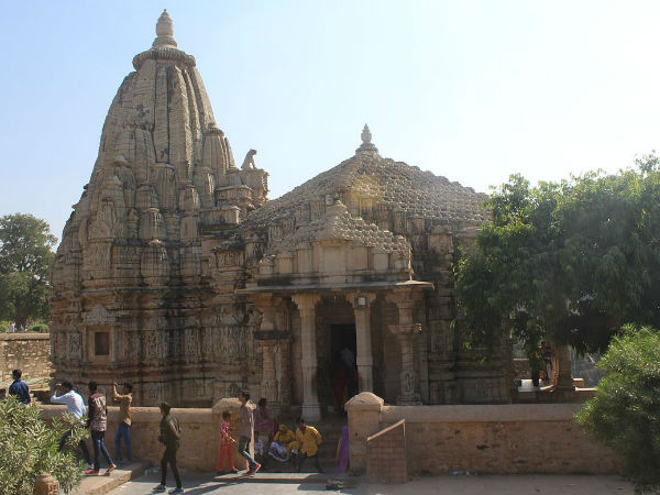 प्रवेश शुल्क 