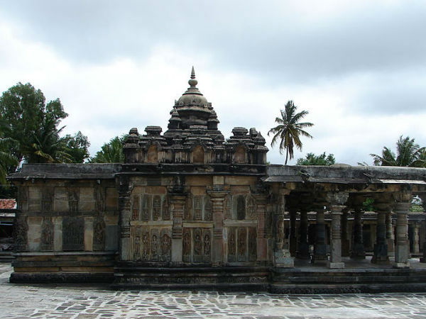 धार्मिक और आध्‍यात्‍मिक केंद्र 