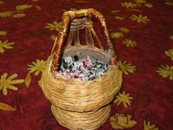 कश्मीरी सर्दी में ले मजा कांगेर का 