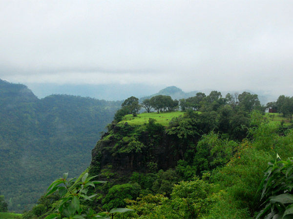 करजात से ट्रैक