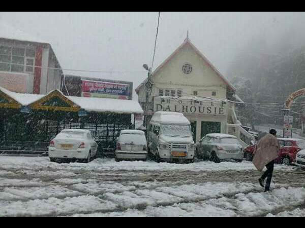 मनाली में बर्फबारी 