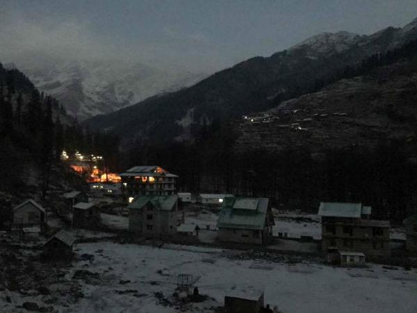 मनाली में बर्फबारी 