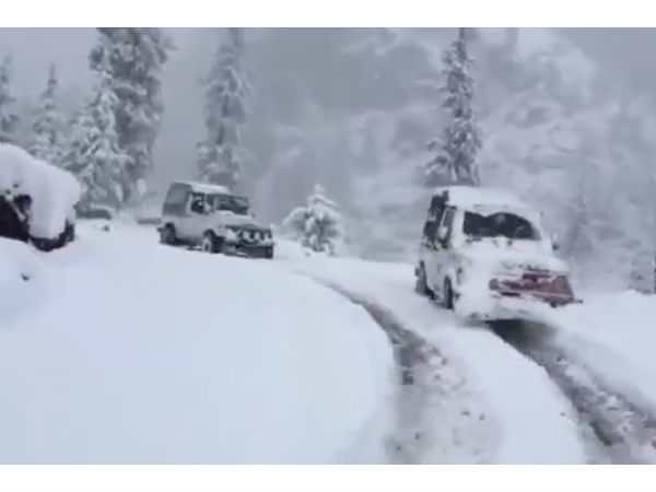 मनाली में बर्फबारी 