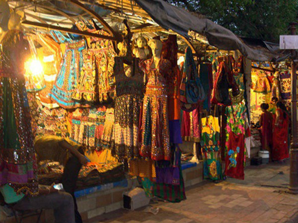 लॉ गार्डन नाईट मार्केट 