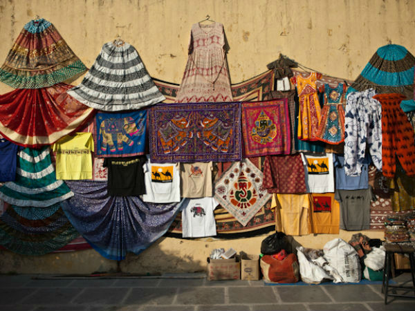 राजस्‍थानी कपड़ों की खरीदारी 