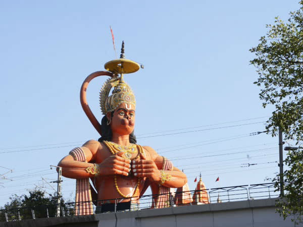 राम नाम के कागजों का हुआ है मूर्ति में उपयोग