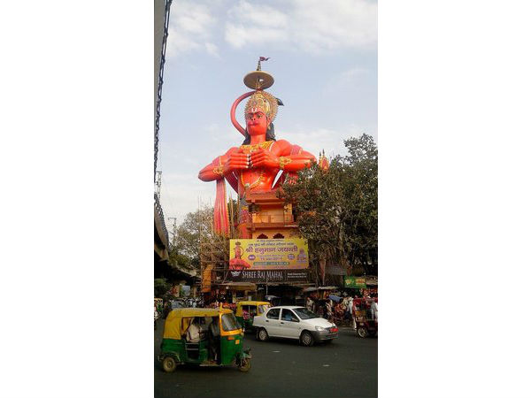 आटोमेटिक है मूर्ति