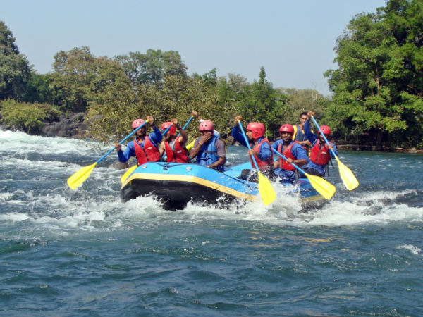 रिवर राफ्टिंग 