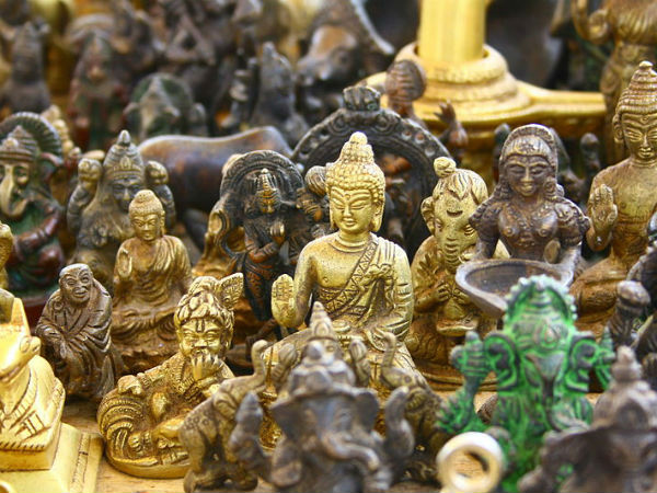 हंपी बाज़ार में खरीदारी