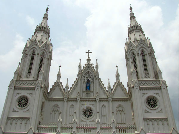 बेसिलिका ऑफ़ आवर लेडी ऑफ डोलोर्स चर्च, त्रिशूर