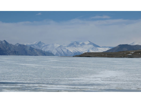 पेंगोंग झील