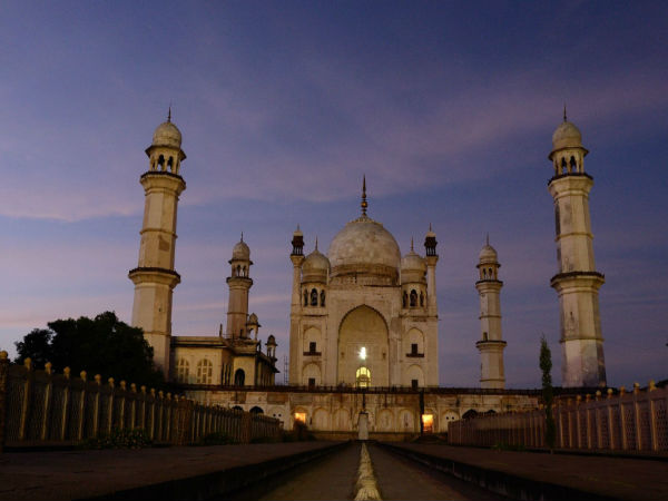 एक वाक हो जाये मुगलों की गलियों से 