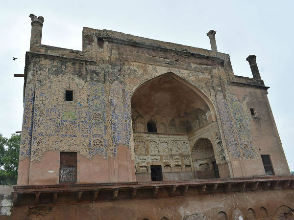 Chini Ka Rauza – A Splendid Mausoleum
