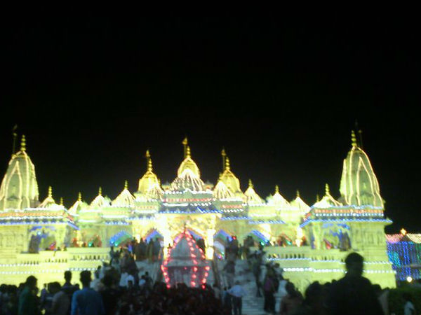 5 एकड़ में फैला