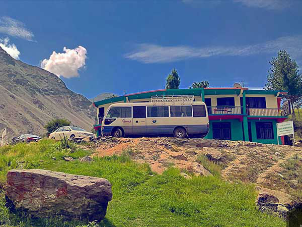 लोकेशन पर पूरी रिसर्च करें