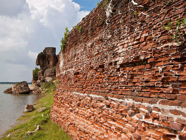 अल्मप्रारई किला