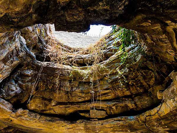 चट्टानों की विभिन्न आकृतियां