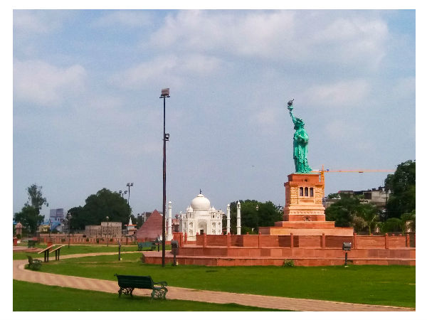 सात अजूबों को निहारे 