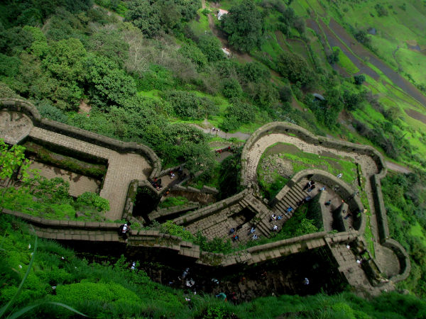 लोहागढ़ किला देखें 