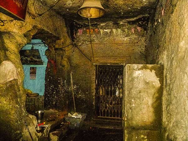 जोगेश्वरी गुफा मंदिर 