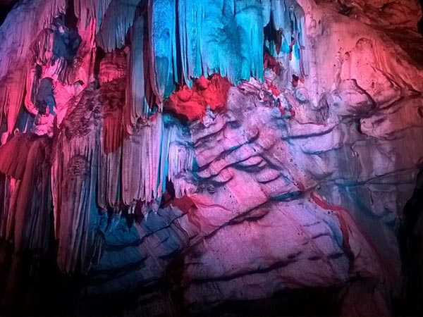 बोरा की गुफाएं - भू-वैज्ञानिकों का मत 