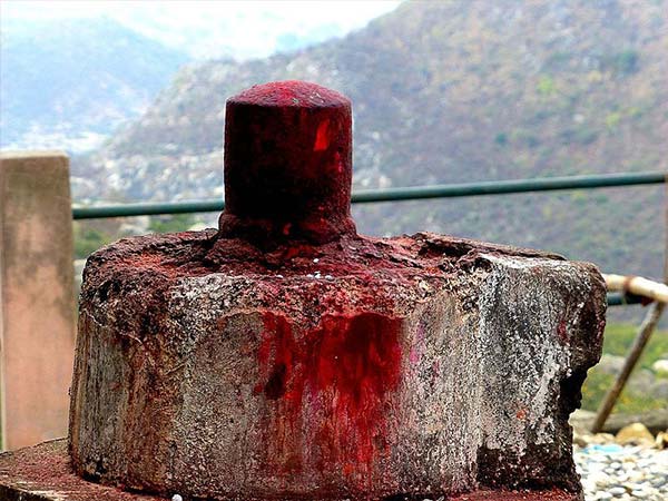 बराबर गुफा- बाबा सिद्धेश्वर नाथ का मंदिर 