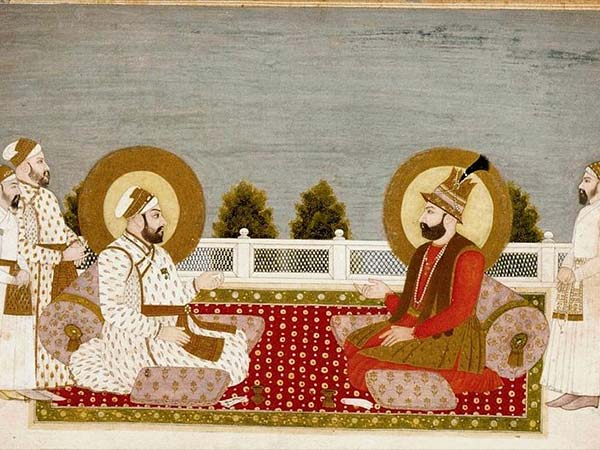  सोने के सिक्के, हीरे जवाहरात 