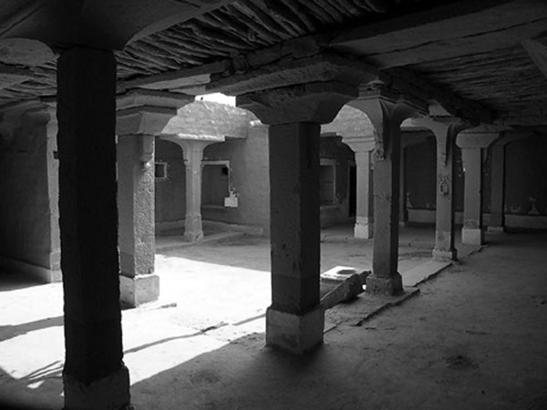 कभी था हंसता खलेता गांव 