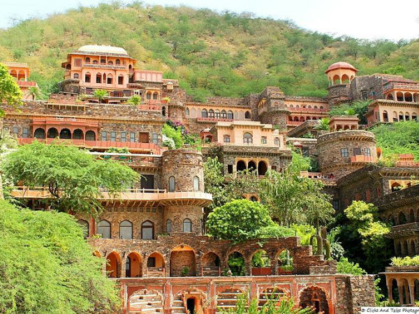 दिल्ली से नीमराना (127किमी- 2 घंटे 58मिनट )