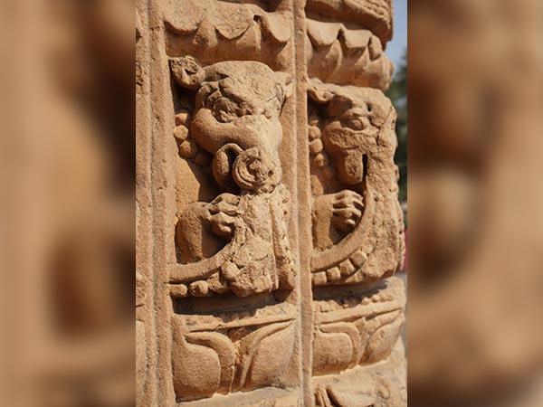 देवी-देवताओं की अद्भुत मूर्तियां 