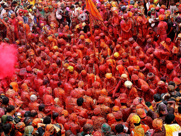 क्यों मनाते हैं लट्ठमार होली?