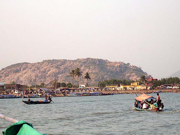 प्रसिद्ध डॉल्फिन पॉइन्ट