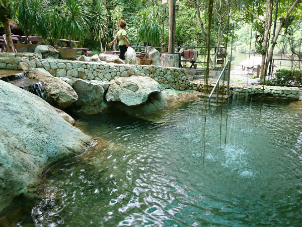 गर्म पानी का कुंड 