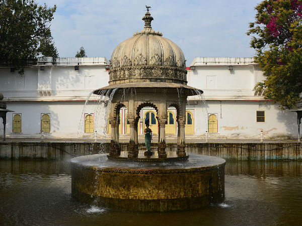 सहेलियों की बाड़ी