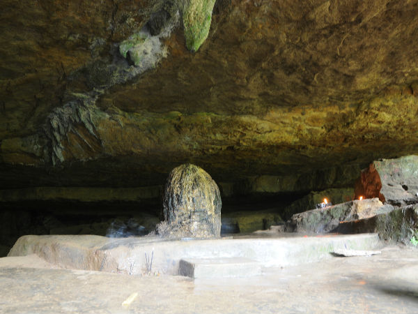 मेघालय में गुफाएं घूमें 