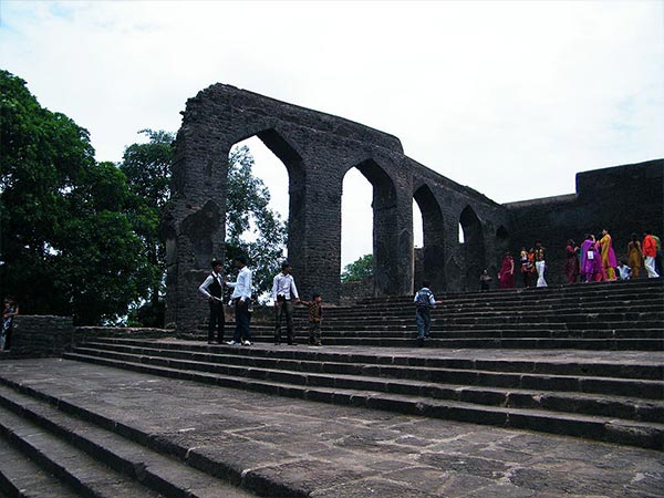 कैसे पहुंचे माण्डू