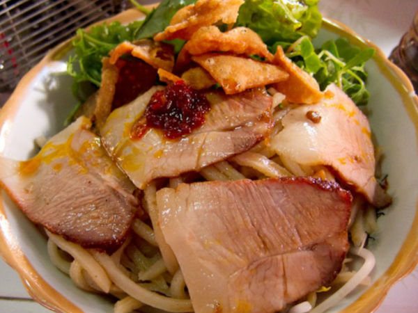 लोकल फूड खाएं