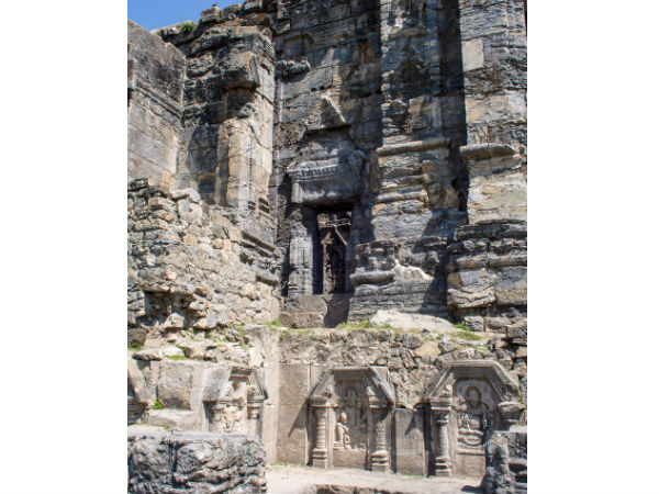 हतप्रभ करती है मंदिर की वास्तुकला 