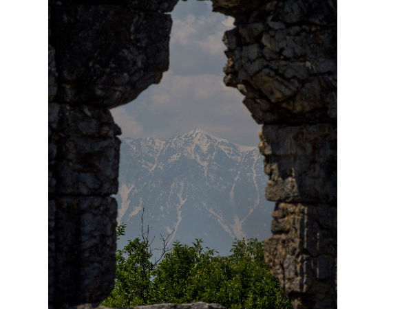 मंदिर से देख सकते हैं कश्मीर की खूबसूरती 