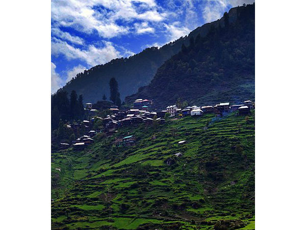 मलाना, कुल्लू से 40 किमी की दूरी पर 