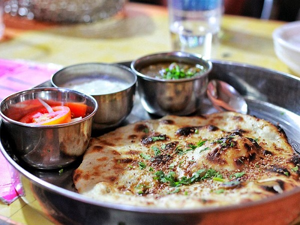 लजीज व्यंजनों का आनंद 