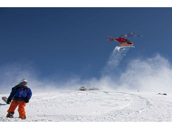 हनुमान टिब्बा पर ले हेली स्कींग का मजा