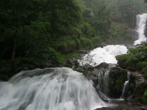 इरुप्पु झरना 