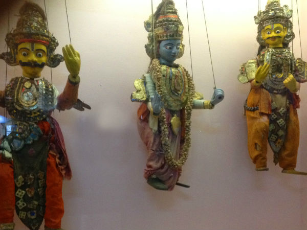 कठपुतली का नाच देखें 