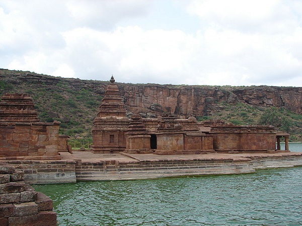 इतिहास से जुड़े पन्ने 