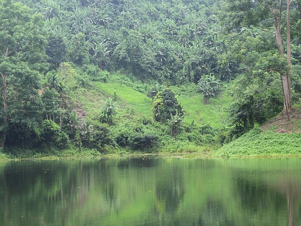 दुमबूर झील