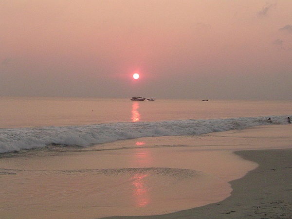 राधानगर बीच 