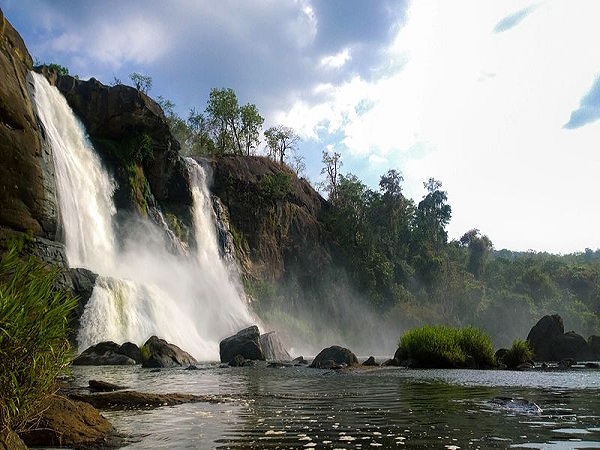 अथिराप्पिल्ली जलप्रपात
