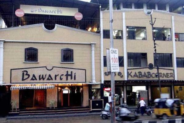 ईद पर यहां खाए खाना