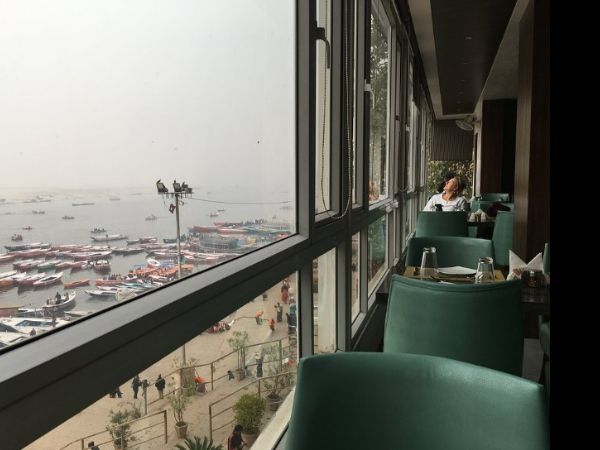 डॉल्फिन रेस्टोरेंट 